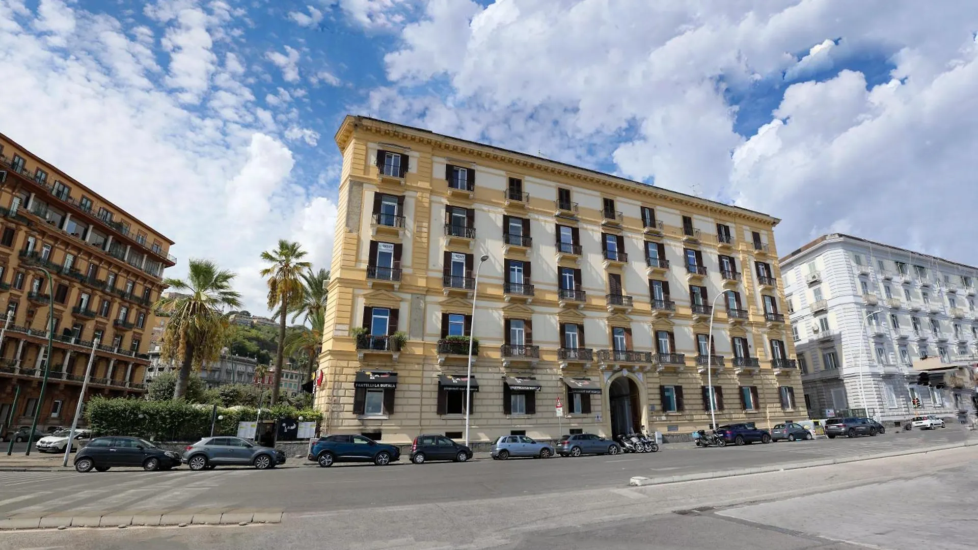 Lungomare Suite & Spa Naples Couette-café